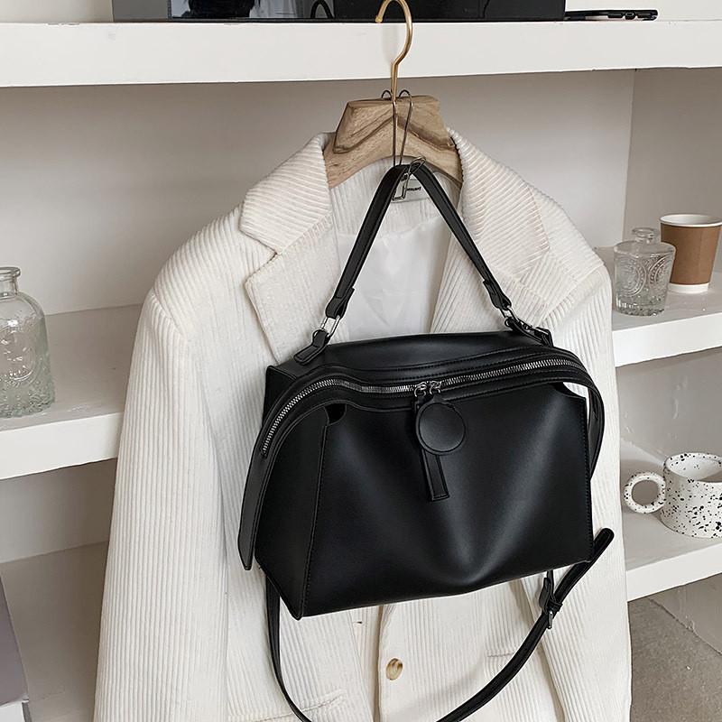 Fashionable Large Capacity Boston Bag Women s 2023 Winter New Single Shoulder Crossbody Tote Small Square Bag Trendy Black чёрный