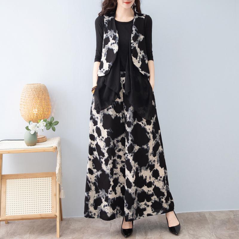 Retro Jacquard Sleeveless Vest & Wide-Leg Pants Set in New Chinese Style for Middle-Aged Women.