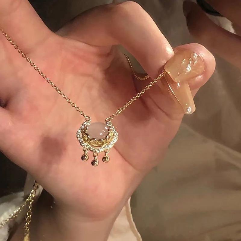 New Auspicious Cloud Lock Necklace, Safe and Auspicious, High-end Niche Chinese Design, Chalcedony White Women's Collarbone Chain