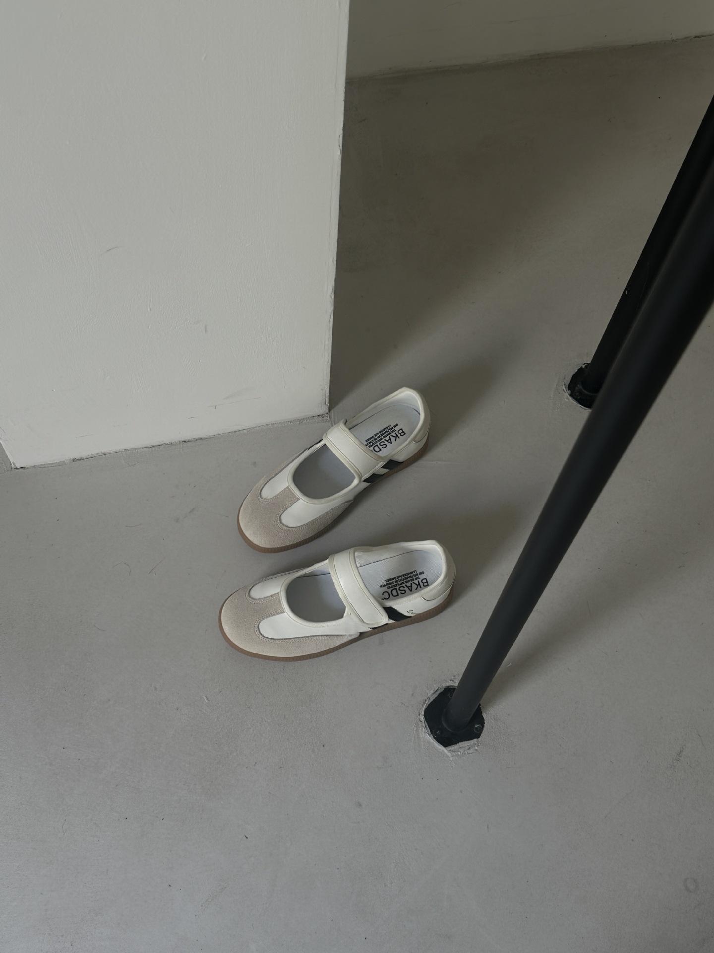 

Корейская версия туфель Мэри Джейн на липучке женские 2025 новые универсальные повседневные спортивные туфли на одной педали натуральная кожа немецкие тренировочные туфли женские 35