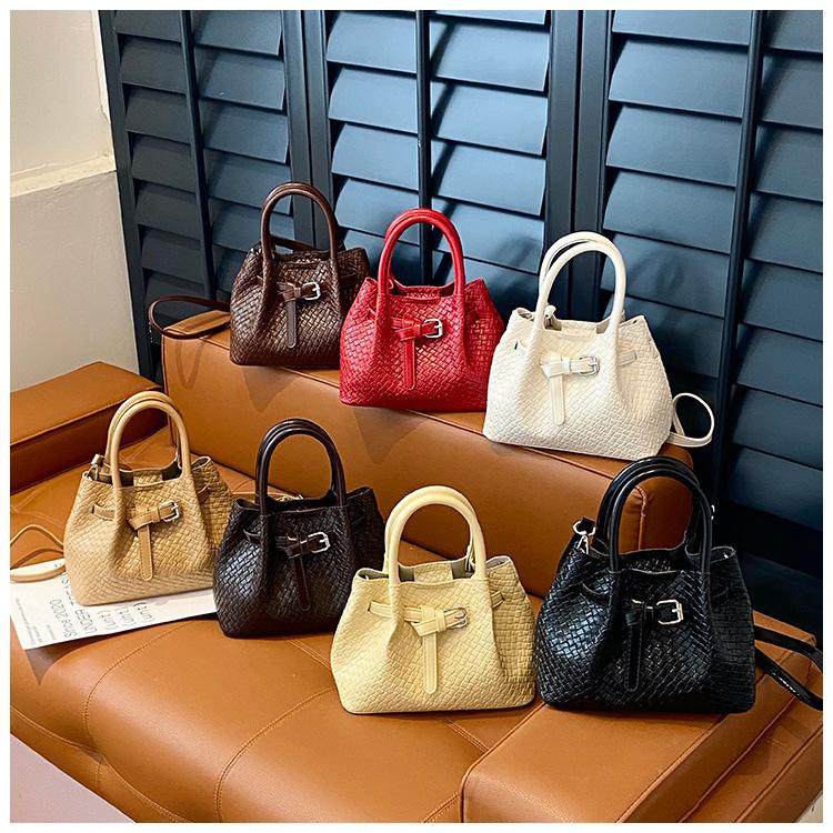Advanced sense of foreign style small bag women's 2025 new summer versatile messenger bag exquisite super fire handbag bucket bag
