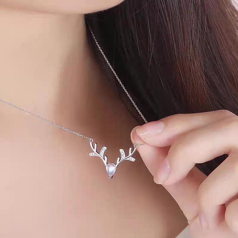 Elegant Elk Pendant Necklace in S925 Sterling Silver for Women – High-End Fashion Versatile Clavicle Chain