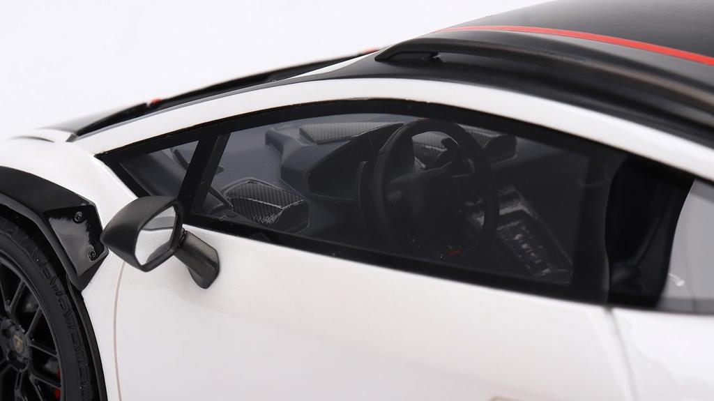 TOP SPEED Scale Lamborghini Huracan Sterrato Bianco Asopo Finished Model TS0610 1/18 (White)