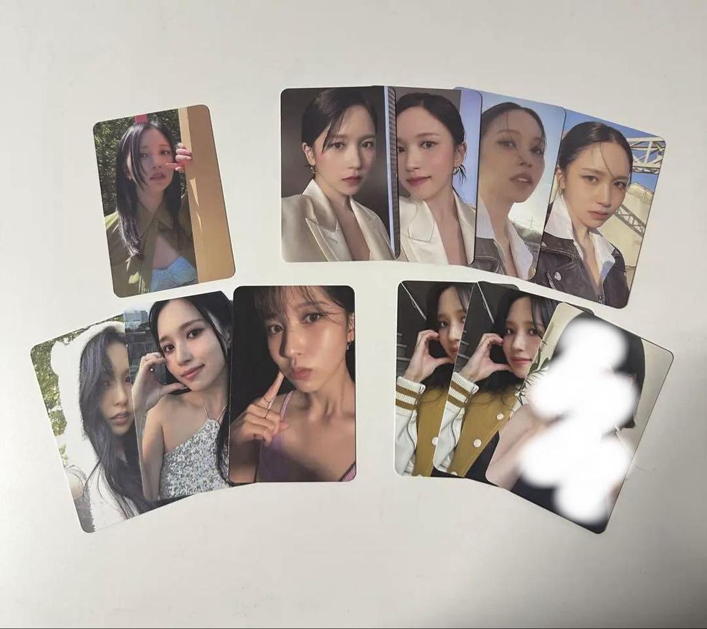 [USED] TWICE Nayeon Jeongyeon Momo Sana Jihyo Mina Dahyun Trading Cards