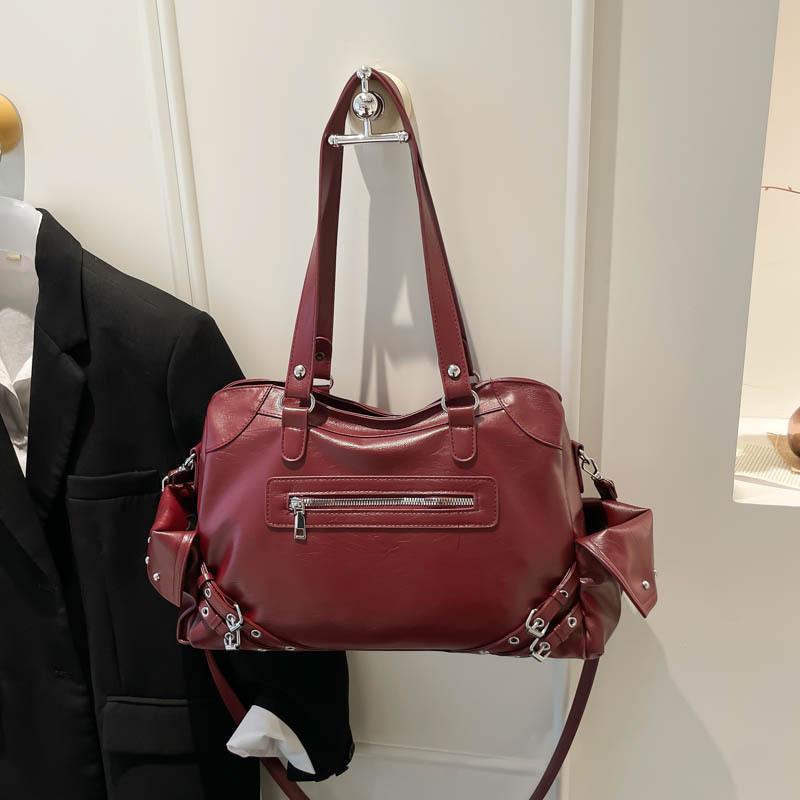 

Retro niche large-capacity bag women s 2025 autumn new fashionable simple tote bag solid color shoulder commuter bag красный