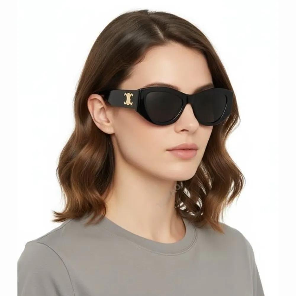 

Celine TRIOMPHE 15 SUNGLASSES IN ACETATE (4S308CPLB 38NO / CL40308U 01A) (Triomphe Sunglasses) black