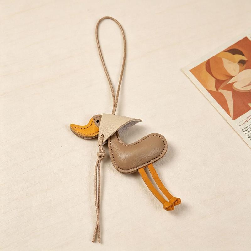 1Pcs Cartoon Car Keyring Pu Duck Keychain Leather Material Yellow Duck Pendant Lightweight Hanging Rope Handbag Accessory