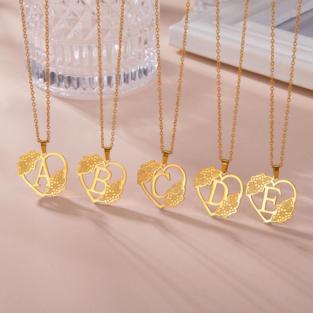 Cazador Initial Letter Flower Heart Pendant Necklaces for Women Stainless Steel A-Z Alphabet Necklace Jewelry Birthday Gift