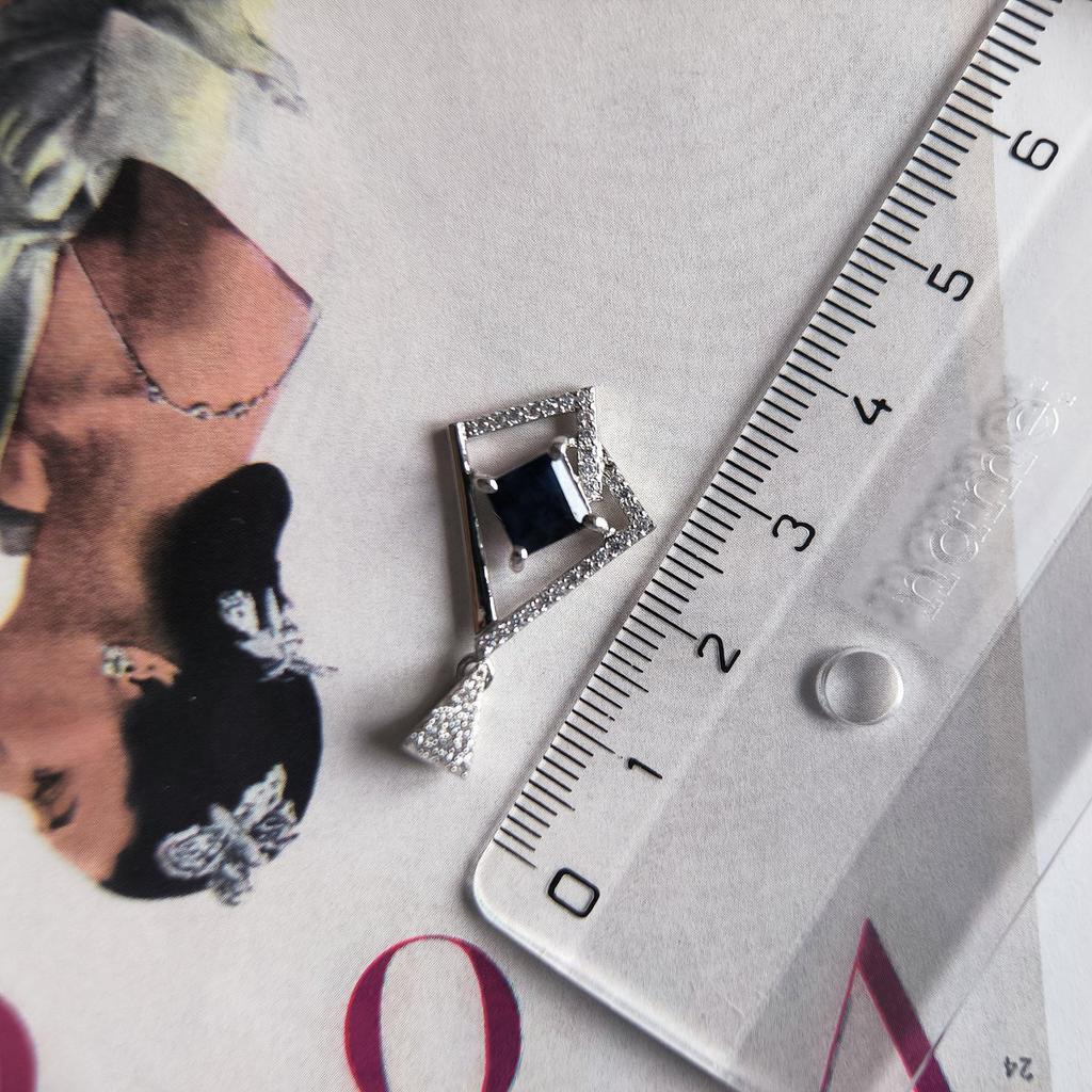 Pendentif en argent avec saphir 1,859 ct, zircons cubiques (2202615)
