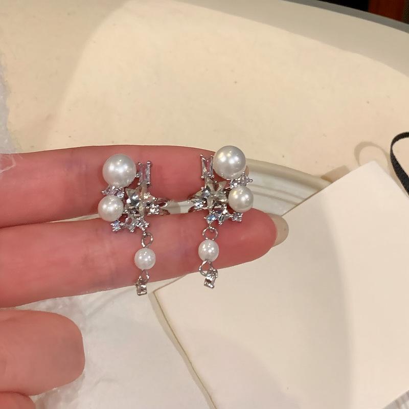 Rhinestone & Pearl Ear Cuff: Elegant Evening Star Cartilage Earring