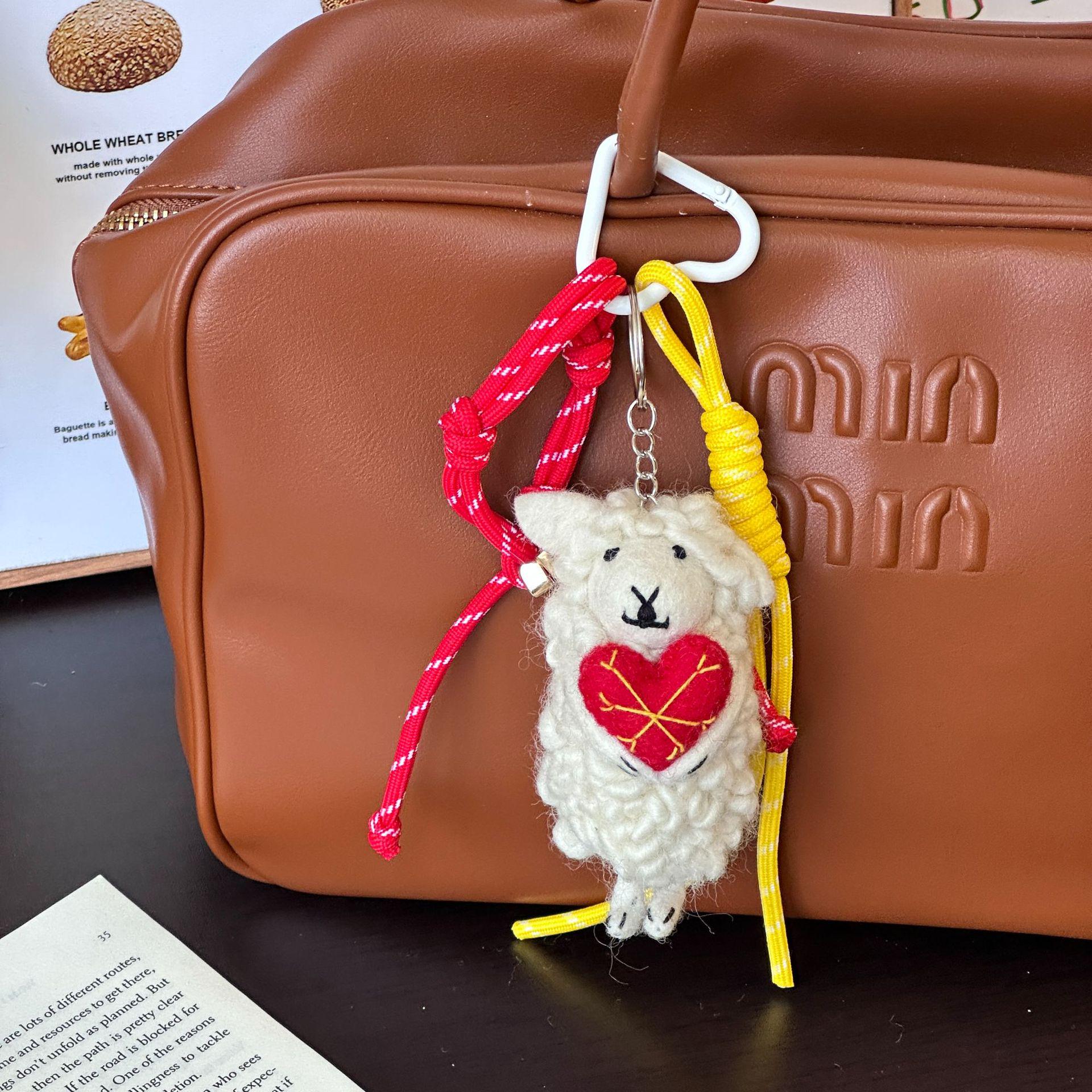 Шерстяной войлочный кулон-шарм из Непала - Милое украшение для рюкзака и подарок