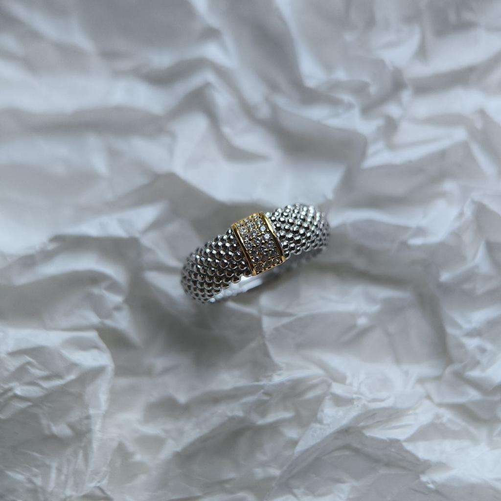 Серебряное кольцо с фианитами, вес изделия 5,75 гр (2184072)