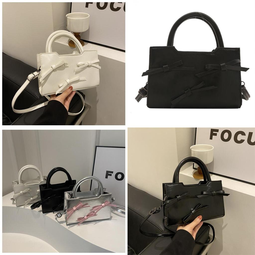 Trendy Commuter Handbag With Street-style Vibes And Chic Elements