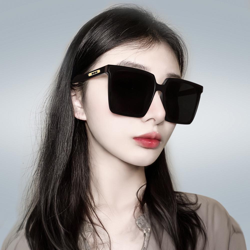 Korean Style Unisex Large Frame Square Sunglasses with Face-Slimming Sun Protection