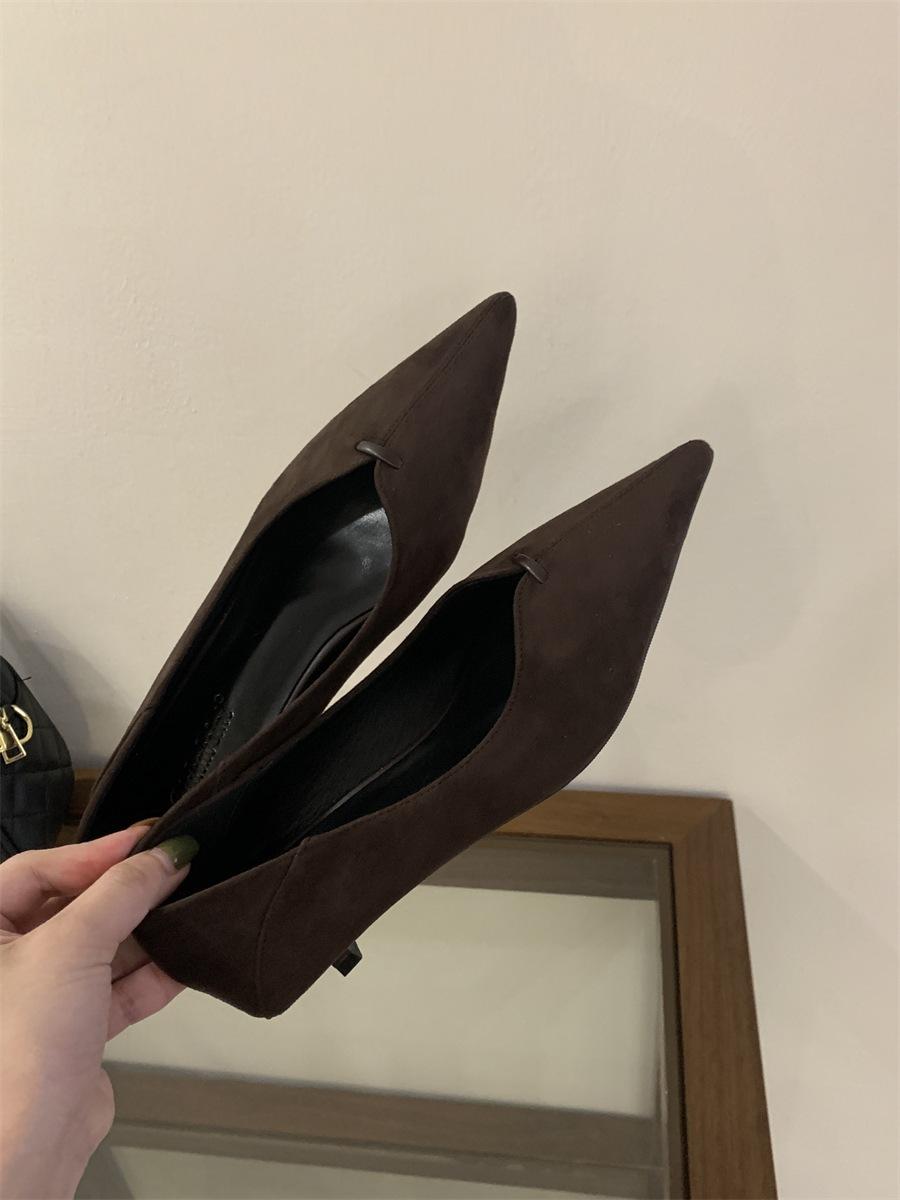 

2025 новые замшевые туфли-лодочки с острым носком и каблуком «котенок», женские туфли на тонком каблуке с неглубоким вырезом, осенние универсальные профессиональные туфли 39