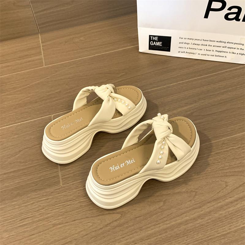 

Niche casual outer wear non-slip thick-soled slippers women s summer new fashion pearl casual cool slippers 40 бежевый
