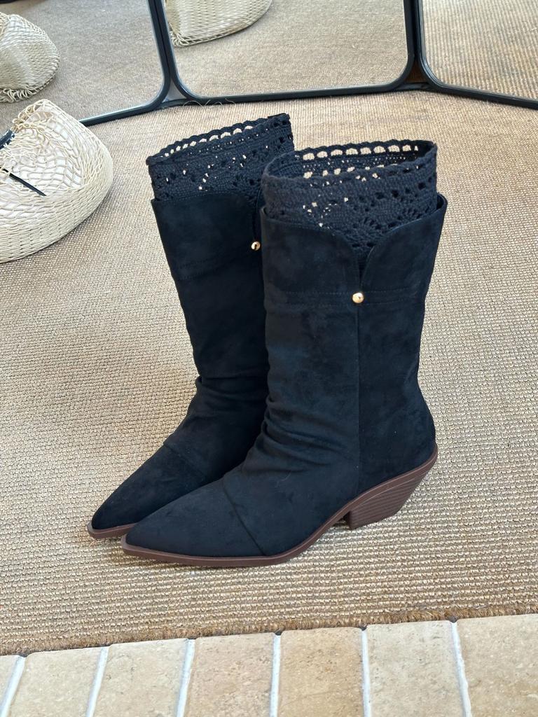 Pointed Boots 2025 Autumn and Winter New Pleated Stacking Boots Retro Lace Edge Thick Heel Western Cowboy Boots