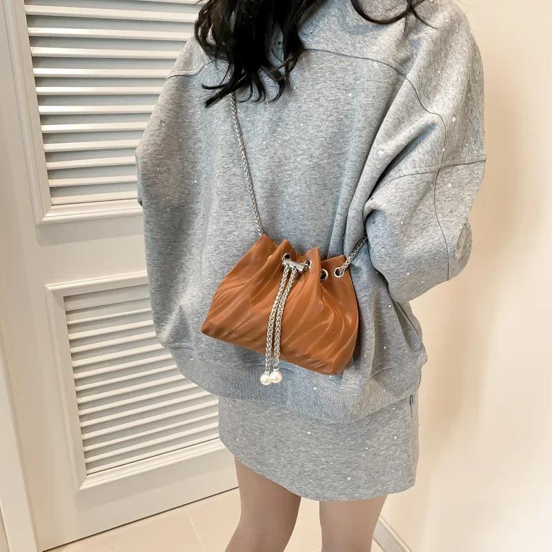 

Повседневные однотонные сумки через плечо с внутренним отделением, новые популярные сумки для женщин, плиссированные женские сумки из искусственной кожи с ремешком