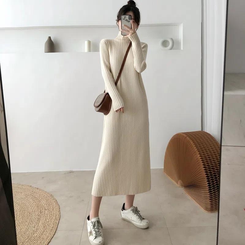 Podzimní a zimní dlouhé pletené šaty se spodničkou a kabátem, polovyvýšený límec, temperamentní volný svetr nad kolena