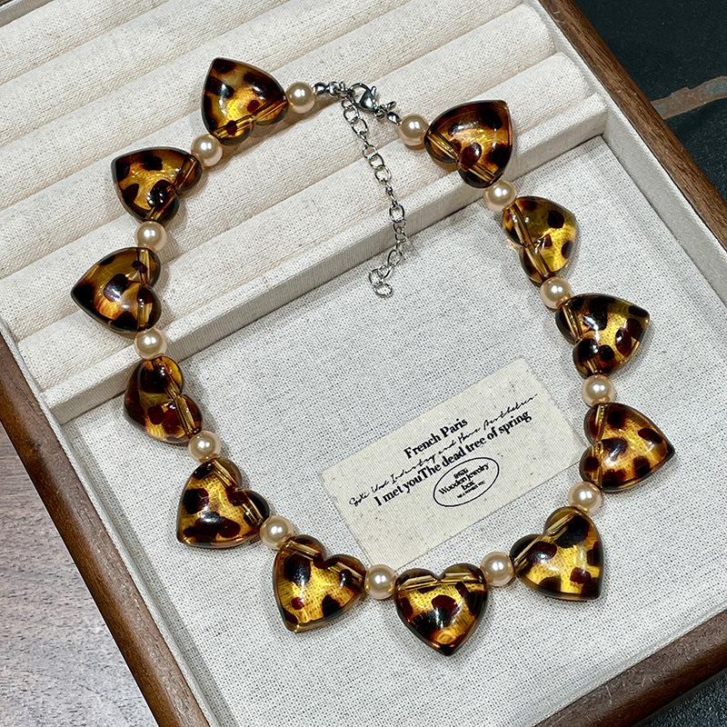 Leopard Print Heart-shaped Simulation Pearl Beaded Necklace Collarbone Chain Choker Accessories