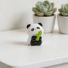 2 Stück Mini-Panda-Figuren Niedliche Harz-Panda-Statuen DIY Miniatur-Panda-Kuchenaufsätze für Feengarten Mikro-Moos-Landschaft Büro Heim Schreibtisch Dekoration