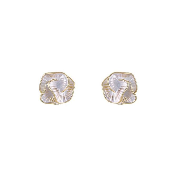 Shell Texture Flower Shape Stud Earrings with Metal Outline Lightweight Durable Design Suitable for Everyday Wear and Special Occasions