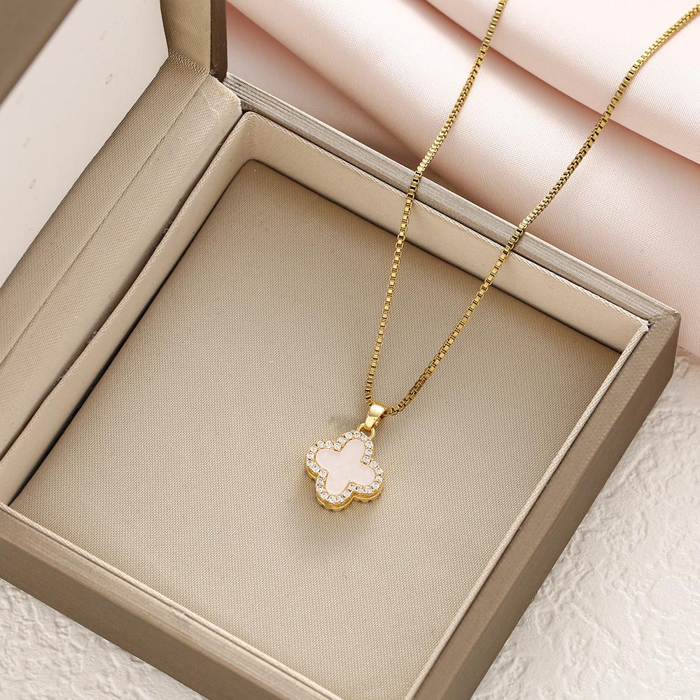 Lucky Clover Titanium Steel Necklace, Feminine Temperament, High-end Feel, Collarbone Chain