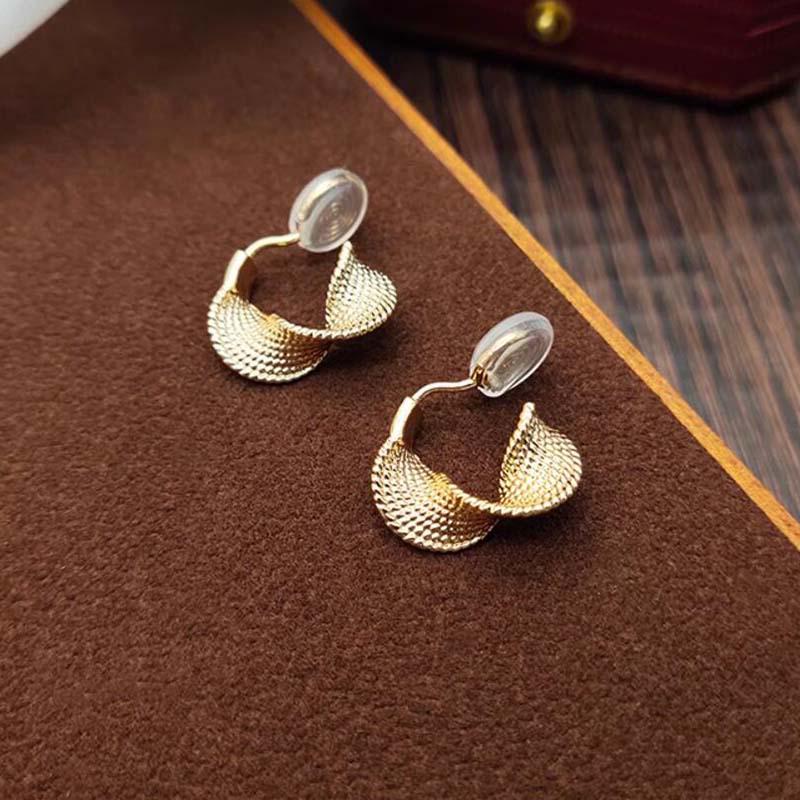 Elegant French Niche Twisted Metal Clip-On Earrings for Women Without Pierced Ears