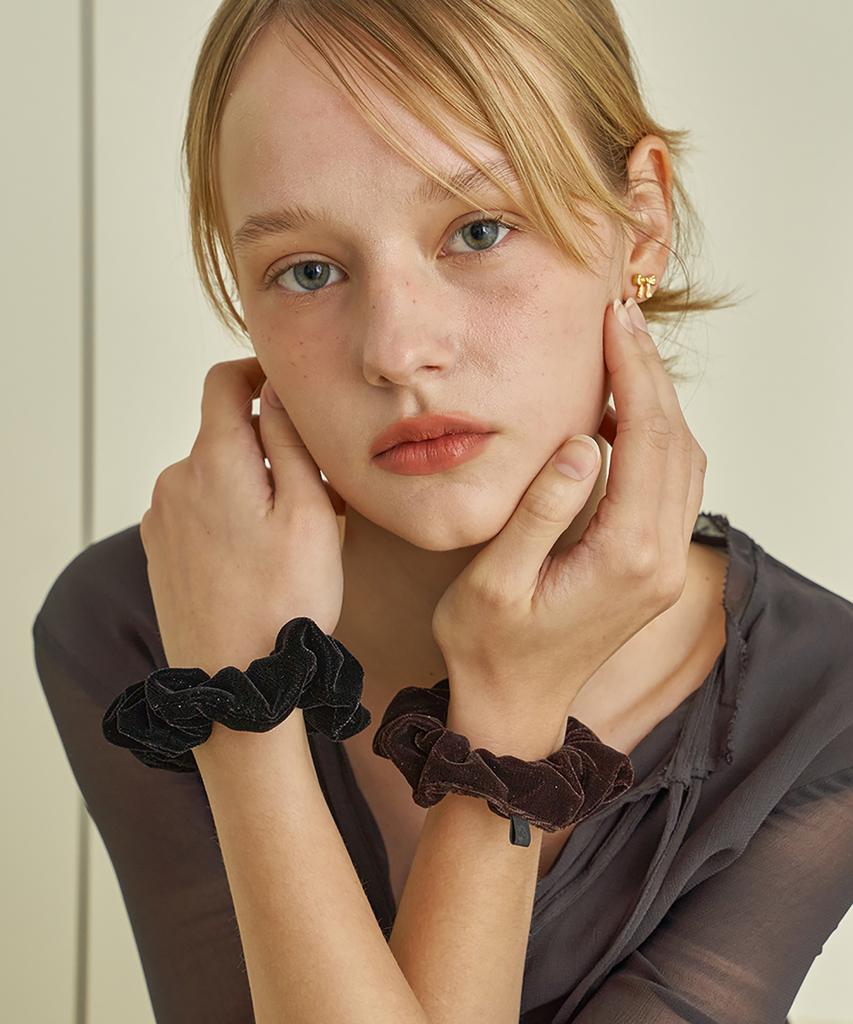 S'Secondo Tilda Mini Velvet Hair Scrunchie_2 Colors