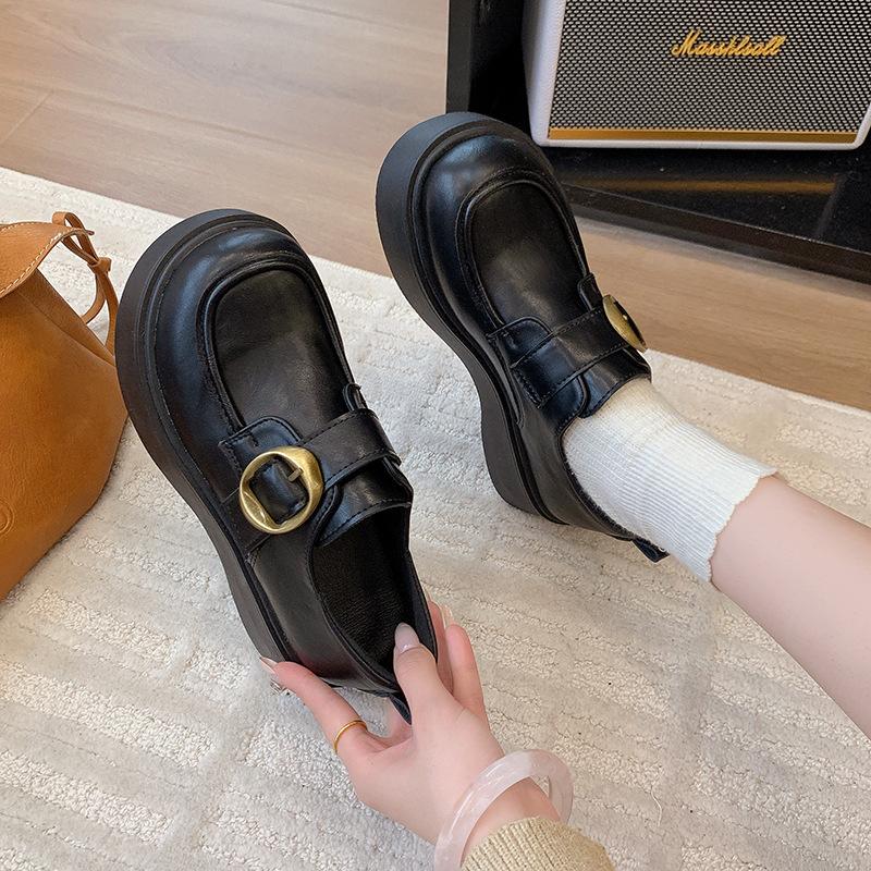 Brittisk stil små läderskor dam sommar 2025 nya muffin tjocksulade runda tå mångsidiga kardborreband svarta loafers