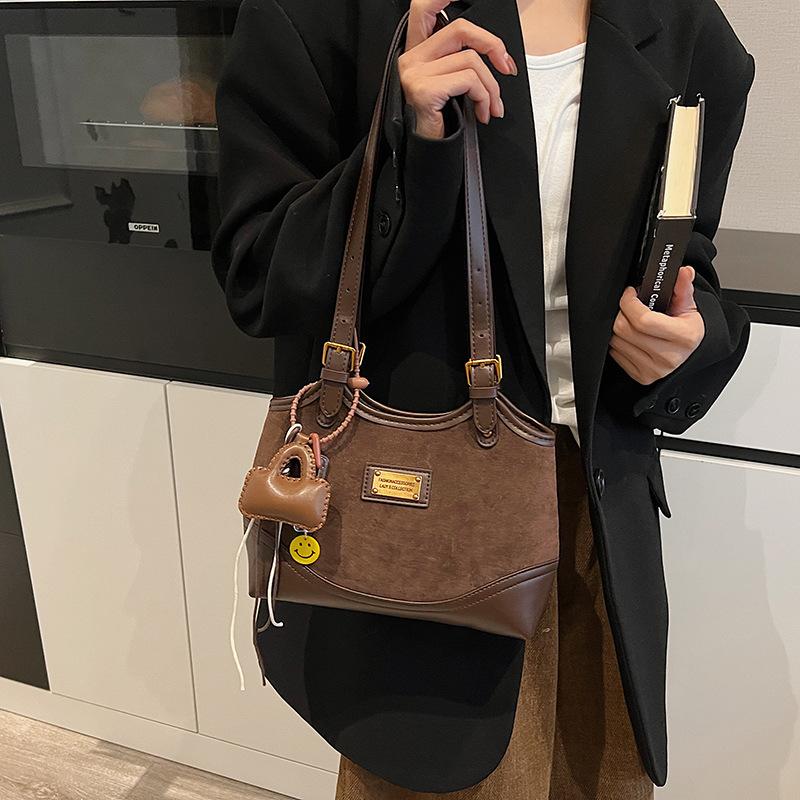 Large capacity bag women's autumn and winter 2025 new matte retro shoulder armpit bag casual work commuter tote bag