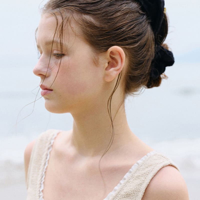 ANDNEEDS Punching scrunchie (black)