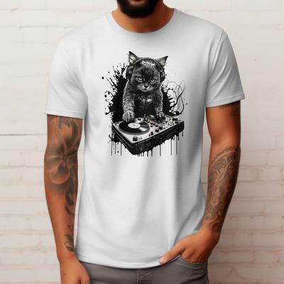 Camiseta unisex con estampado de gato y salpicaduras de pintura, ideal para festivales de música.