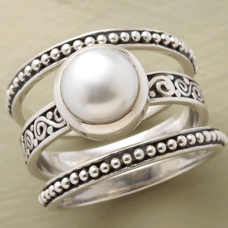Luxury Ring with Retro Shiny White Imitation Pearl Shape Aristocratic Women'S Banquet Cocktail Personalized Ring Jewelry