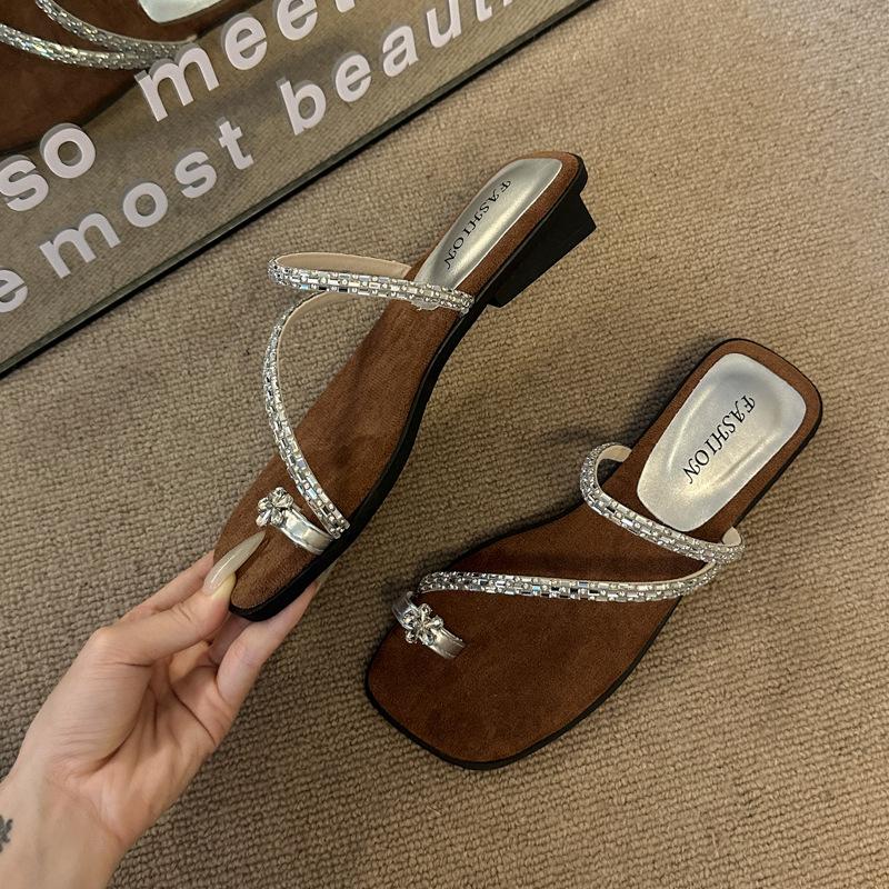 Rhinestone sandals girl wearing fairy wind slippers 2025 new summer French one-word cool slippers breathable