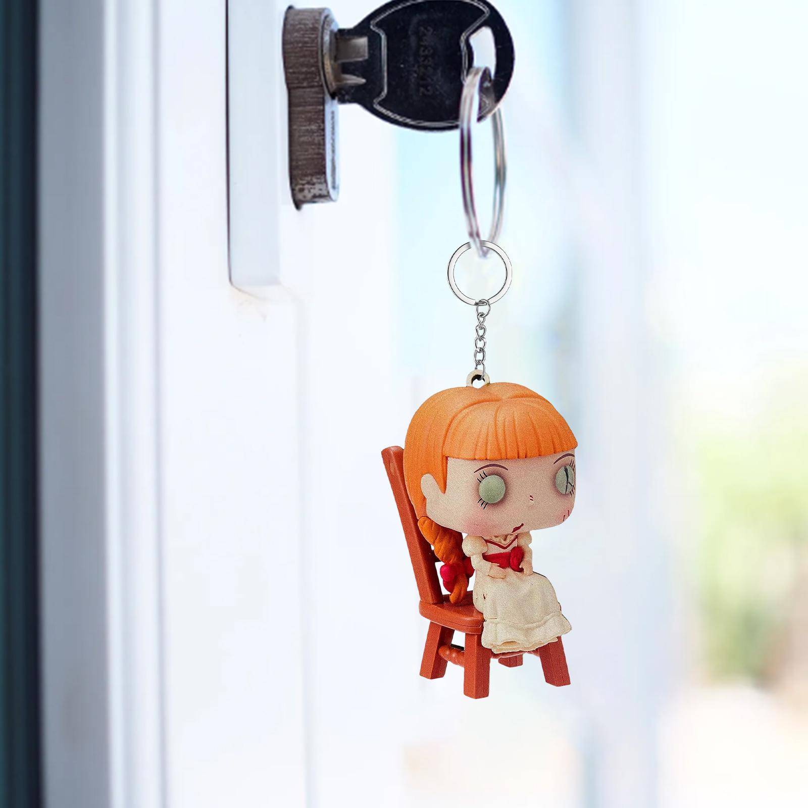 

Основной дизайн — это практичный брелок. Он может хранить ключи и показать вашу любовь к серии Annabell. One Size