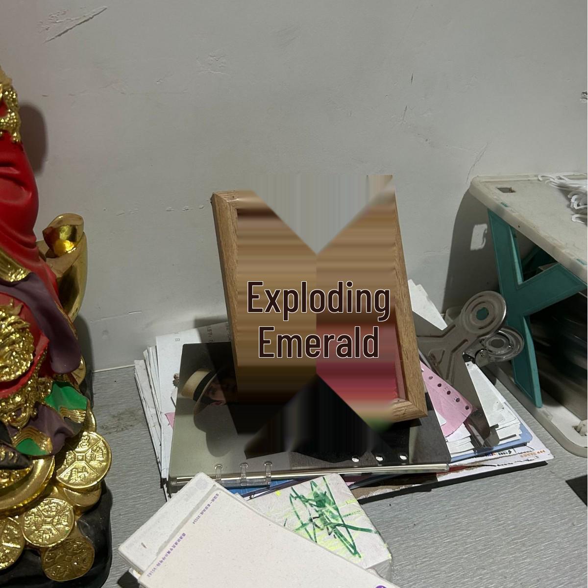 Удаляет пятна и накипь с помощью щавелевой кислоты