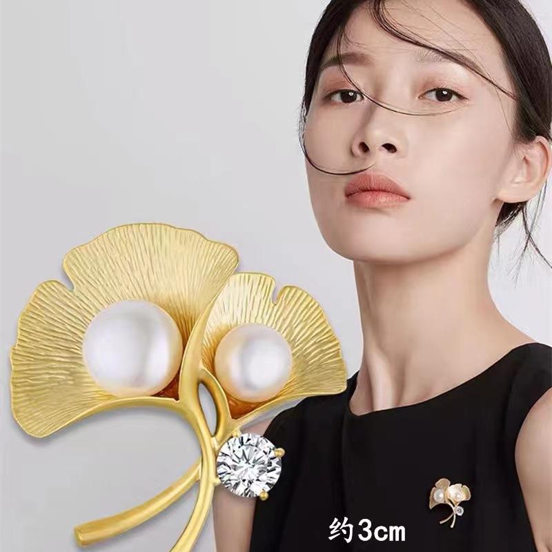 Gold Color Ginkgo Leaf Brooches Pins For Women Shiny Crystal Zircon Pearl Plant Brooch Corsage Wedding Party Clothing Jewelry
