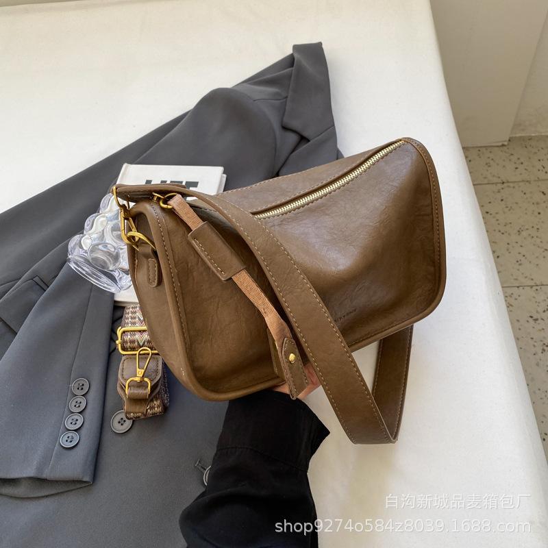 

Fashionable and popular underarm bag women s 2025 new trend This year s popular foreign shoulder bag temperament crossbody bag