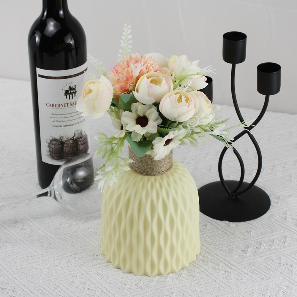 2 Stück Set Ein Bund Simulierte Sträuße und Einfache Blassgelbe Kunststoffvase zur Heimdekoration Wohnzimmer Partydekoration