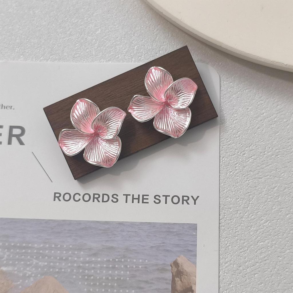 Elegant Flower Petal Stud Earrings - High-End Silver Needle Design for Versatile Wear