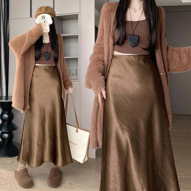 High-Waisted Acetate Satin Fishtail Midi Skirt: Designer-Style, Slimming A-Line with Large Flare for Women's Autumn/Winter Wardrobe.