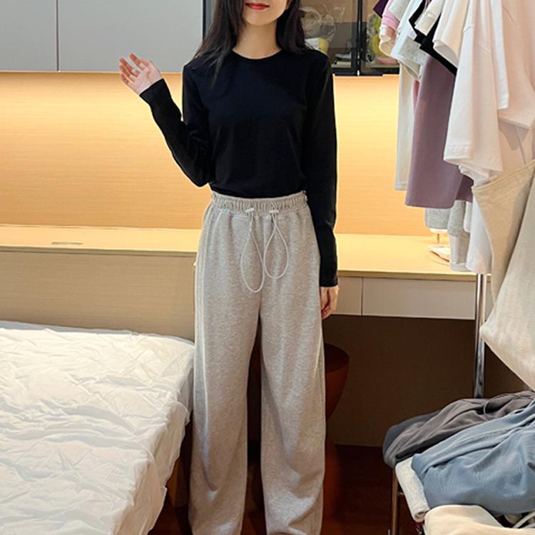 Women's Fleece-Lined Slim Fit T-Shirt: Round Neck, Dropped Shoulders, Cinched Waist, Long Sleeves, Flattering Inner Layer for Autumn/Winter 2025.