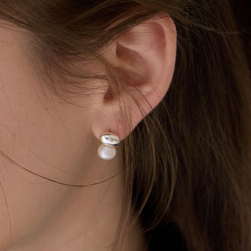 

PAIGEFLYNN JEWELRY [925 Silver] Freshwater Pearl Water Bean Earrings Yellow Gold_FREE