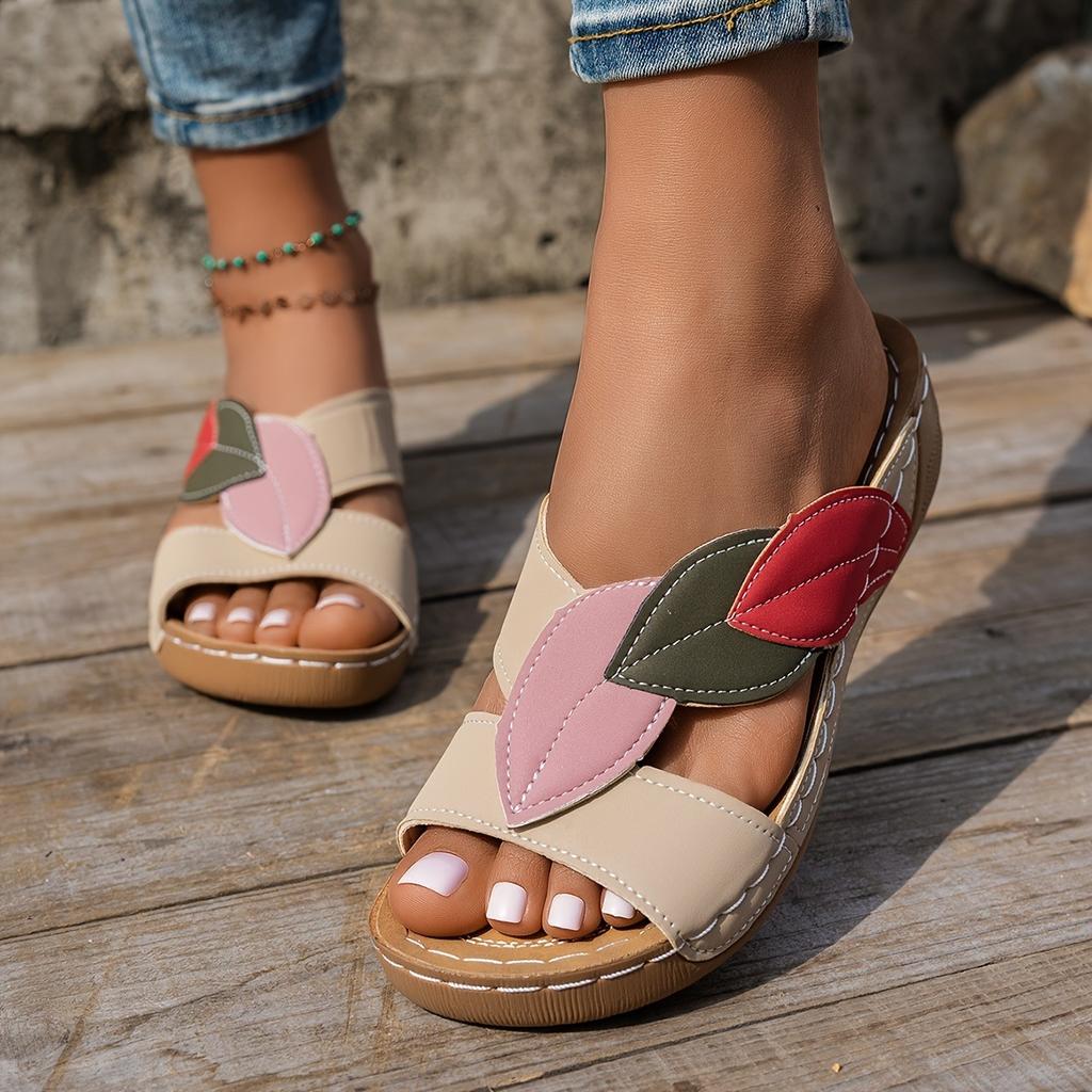 A Pair of Women's Fashionable Leaf-patterned Slippers, Open-toe Fake Flat Heeled Slip-on Shoes, Hand Washable, with Fake Liners and Insoles