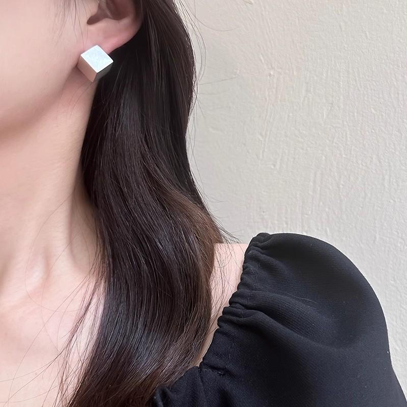 S Silver Needle Three-dimensional Square Brushed Metal Small Square Earrings Simple Design Sense of Moisture Cold Wind Niche Earrings