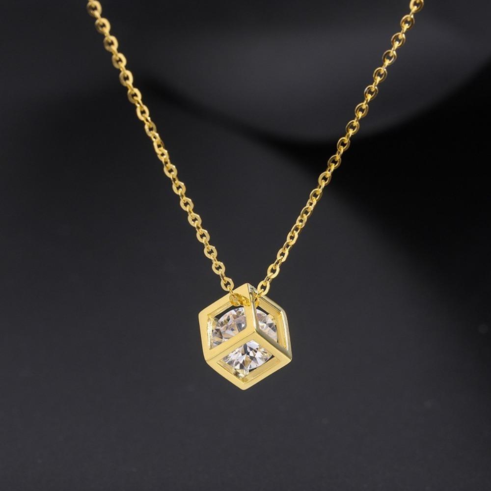 

Hollow Clavicle Chain Classic Zircon Crystal Necklace Square Pendant Necklace Fashion Jewelry золотой