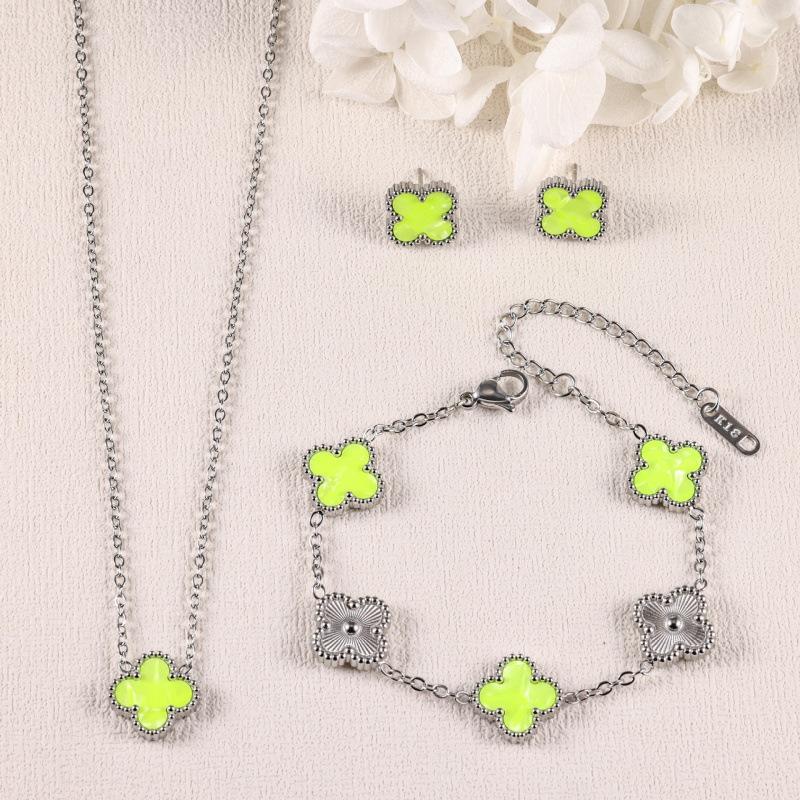 Four-leaf Clover Three-piece Set Bracelet Necklace and Earrings Colorfast Luxurious and Fashionable