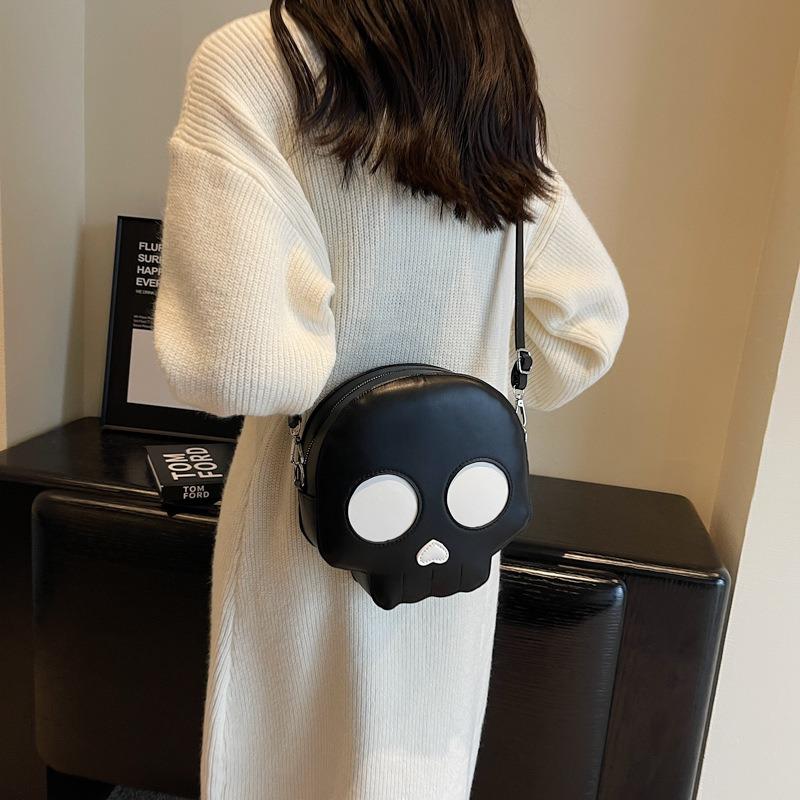 Niche Bizarre Skeleton Small Bag Women's New High-end Commuting Funny Messenger Mobile Phone Bag