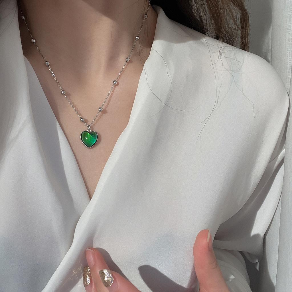 Nový náhrdelník s kreatívnou náladou Zmena farby Pocit emócií Prívesok srdiečka Kovová retiazka Šperky pre dievča Prívesky chobotnice Emócie